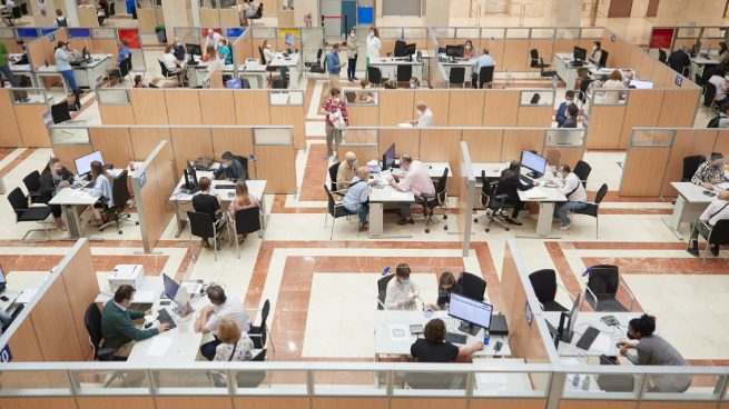 Suspender De Empleo Y Sueldo A Los Trabajadores Que Lleguen Tarde, Una Nueva Medida Para Funcionarios 1 Suspender De Empleo Y Sueldo A Los Trabajadores Que Lleguen Tarde, Una Nueva Medida Para Funcionarios Fuente: Europa Press