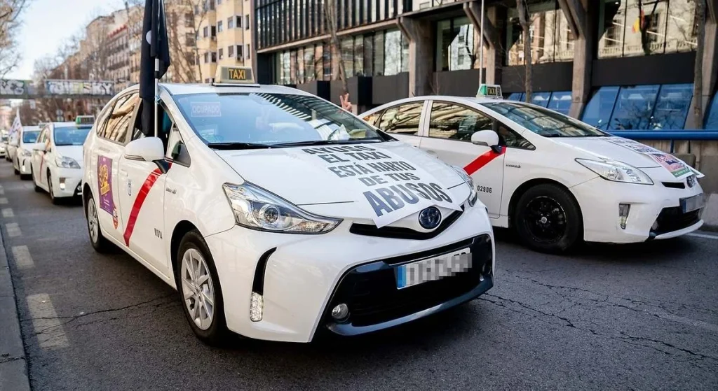 Taxistas De Madrid Se Enfrentan A Sus Compañeros Por La Huelga Anticabify: «Es Un Tiro En El Pie» 1 Huelga Taxistas Madrid Licencias Cabify