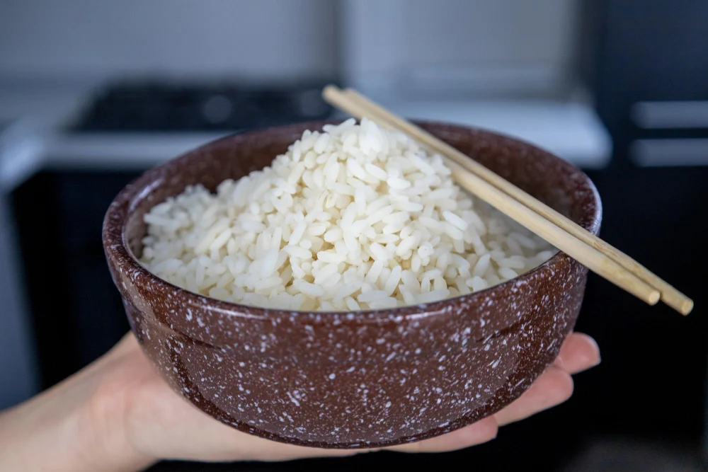 El Ingrediente 'Secreto' Que Añaden Los Chefs Para Que El Arroz No Se Pegue Nunca 1 El Ácido Cítrico: El Aliado Invisible En La Cocción Del Arroz